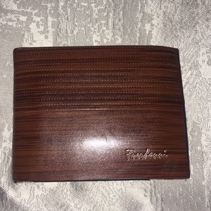 NWOT Fuerdanni Wallet